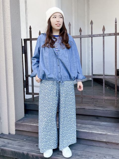 シャンブレー デニム プチフラワー プリント ワイドパンツ（WOMEN