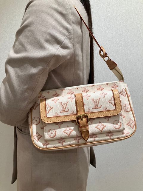 ルイ ヴィトン モノグラム マキシポシェット アクセソワール ベージュ