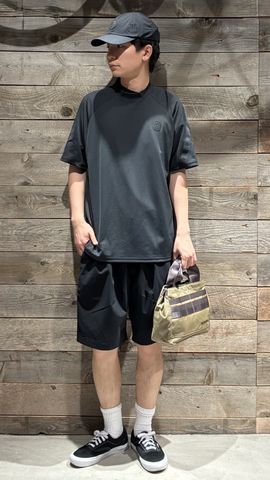 CE MEN'S BACK LOGO LINE POLO（リラックスフィット）（カッティング