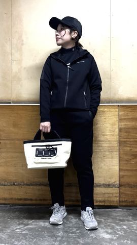 WOMEN'S WARM LOGO LINE PARKA（ウィメンズ ウォーム ロゴライン