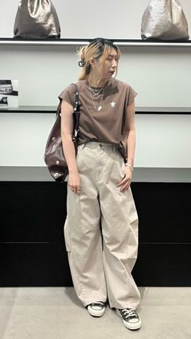 着用イメージ画像 STAR GRAPHIC TEE｜CONVERSE TOKYO (コンバーストウキョウ) 公式